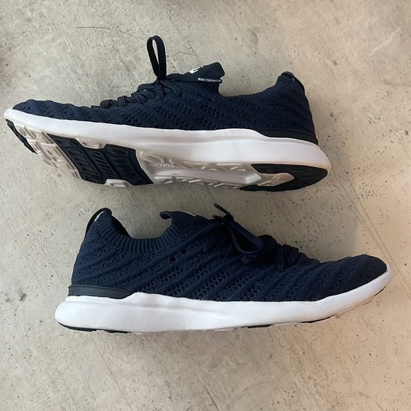 APL Nearly New Midnight/ White Techloom Breeze Running Shoes Size 6.  Worn Once! - Picture 2 of 6